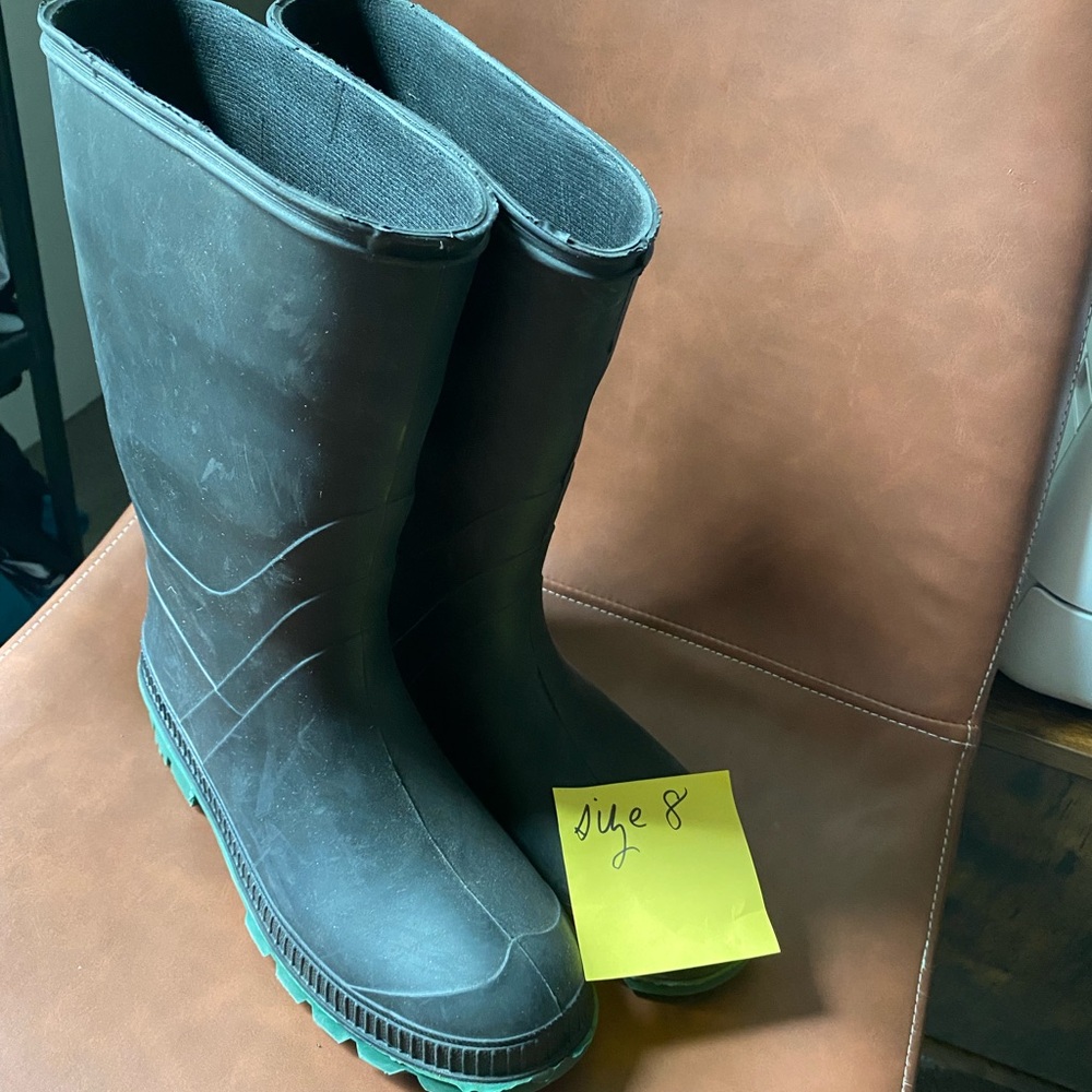 Tall Rubber Rain Boots in Black with Teal Soles, size 8